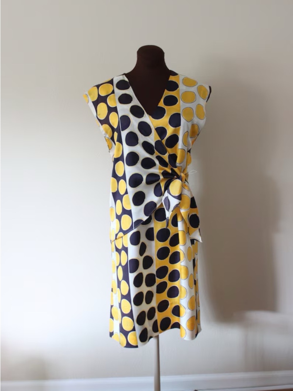 L XL Vintage 1980’s Polka Dot Surplice Sleeveless Dress in Yellow and Black